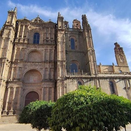 Duplex Casa De Las Argollas Grand Suite Parking Gratis Plasencia Exterior photo