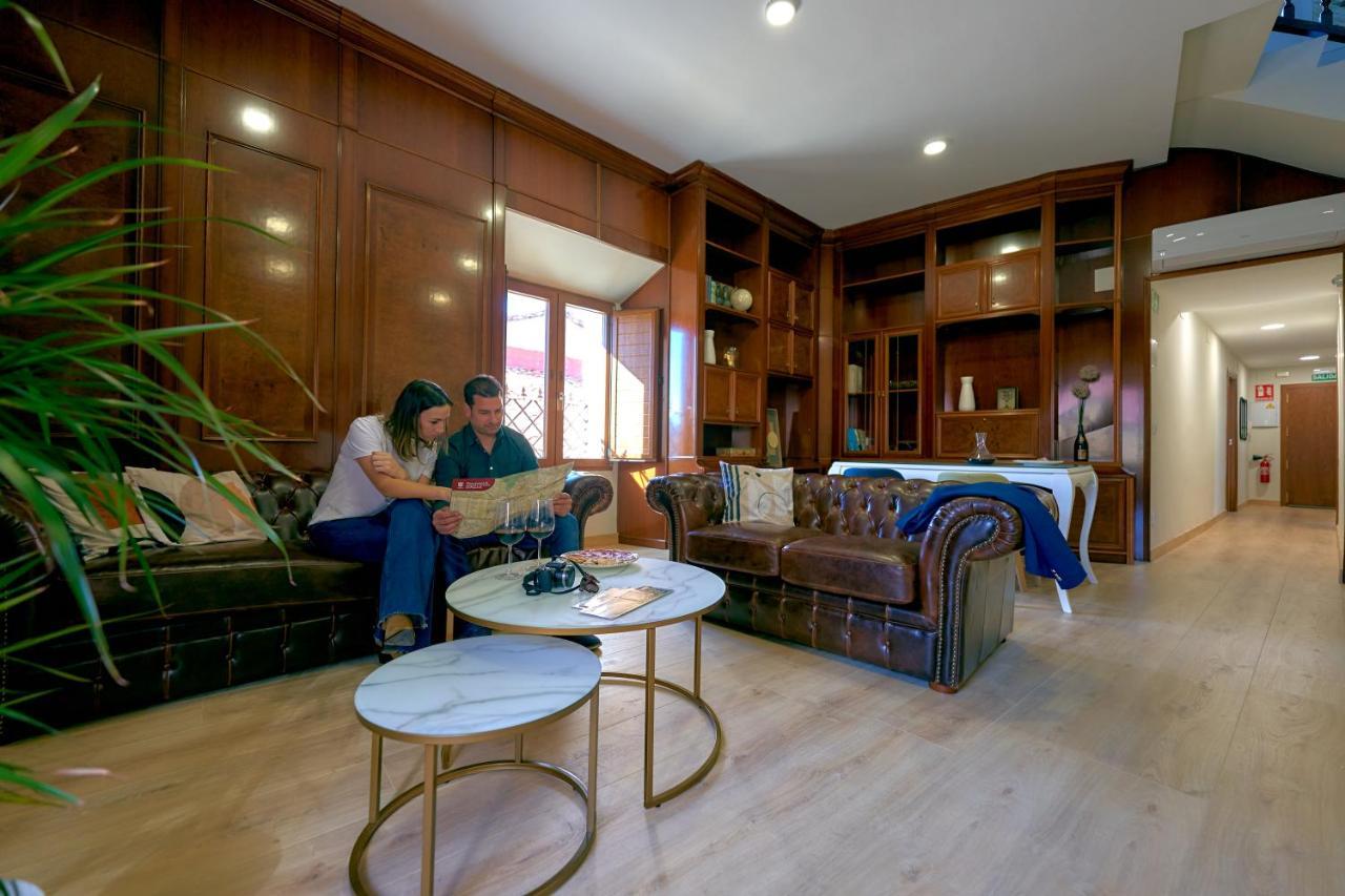 Duplex Casa De Las Argollas Grand Suite Parking Gratis Plasencia Exterior photo